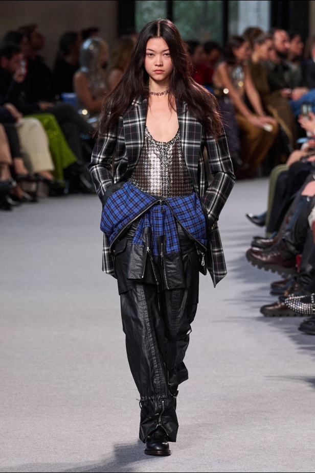 مجموعة Rabanne لموسم خريف وشتاء 2024-2025 في باريس