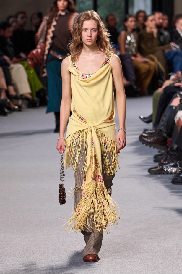 مجموعة Rabanne لموسم خريف وشتاء 2024-2025 في باريس