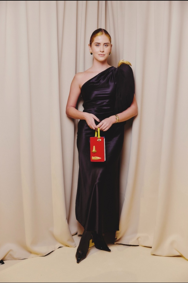 مجموعة Schiaparelli لخريف وشتاء 2024.. فخامة معتادة وعالم من الإبداع