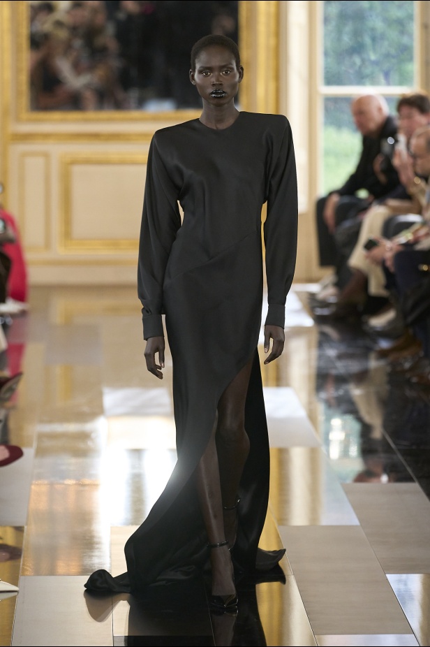 "فالنتينو" خريف و شتاء 2024