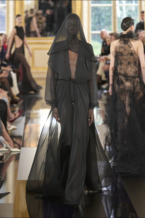 "فالنتينو" خريف و شتاء 2024