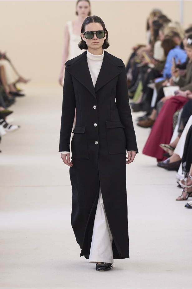 مجموعة Giambattista Valli لخريف وشتاء 2024