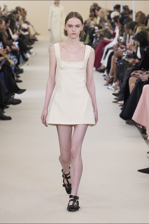 مجموعة Giambattista Valli لخريف وشتاء 2024