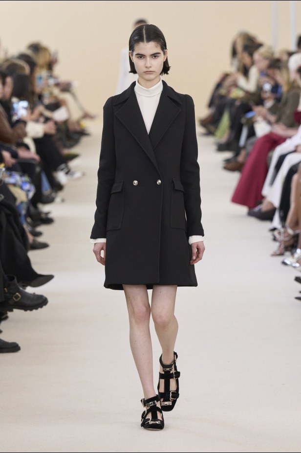 مجموعة Giambattista Valli لخريف وشتاء 2024