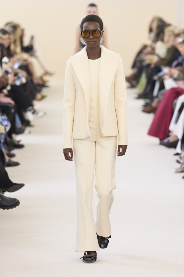 مجموعة Giambattista Valli لخريف وشتاء 2024