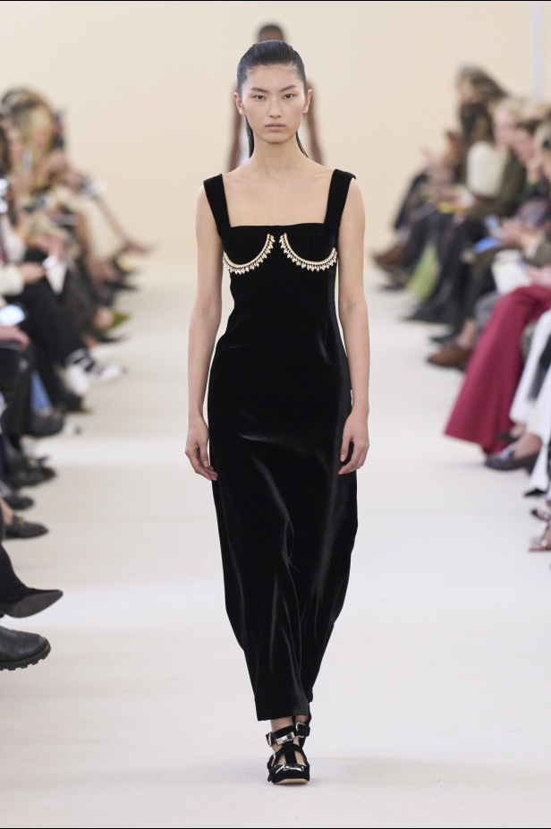 مجموعة Giambattista Valli لخريف وشتاء 2024