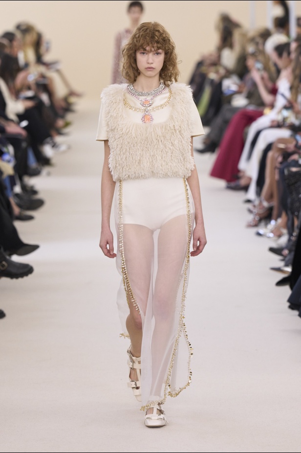 مجموعة Giambattista Valli لخريف وشتاء 2024