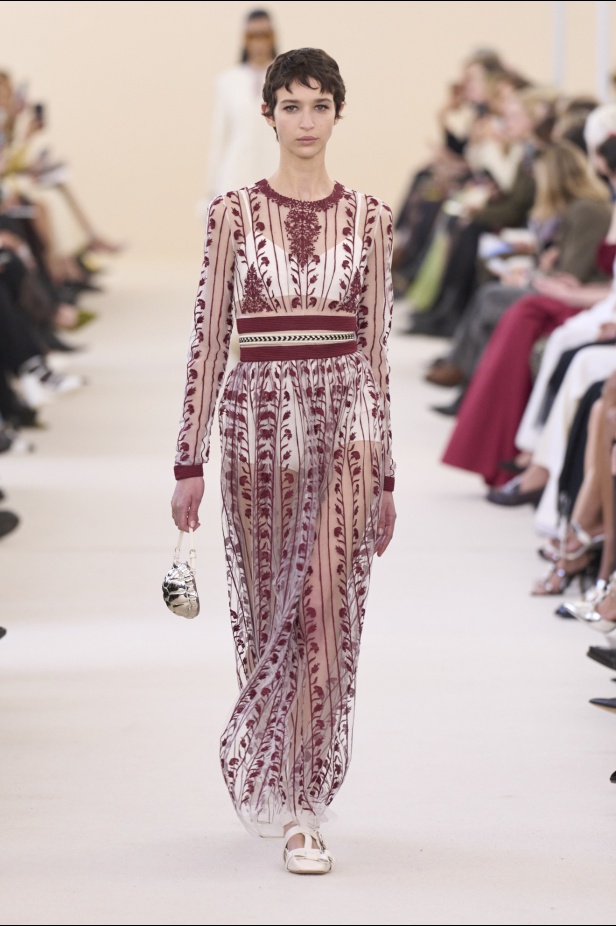مجموعة Giambattista Valli لخريف وشتاء 2024