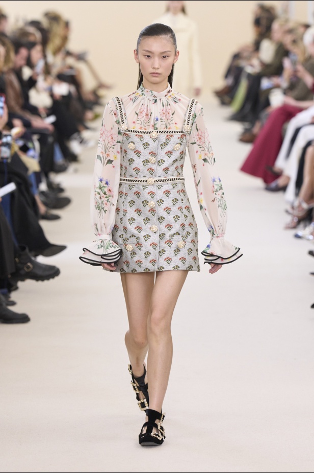 مجموعة Giambattista Valli لخريف وشتاء 2024