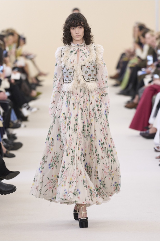 مجموعة Giambattista Valli لخريف وشتاء 2024