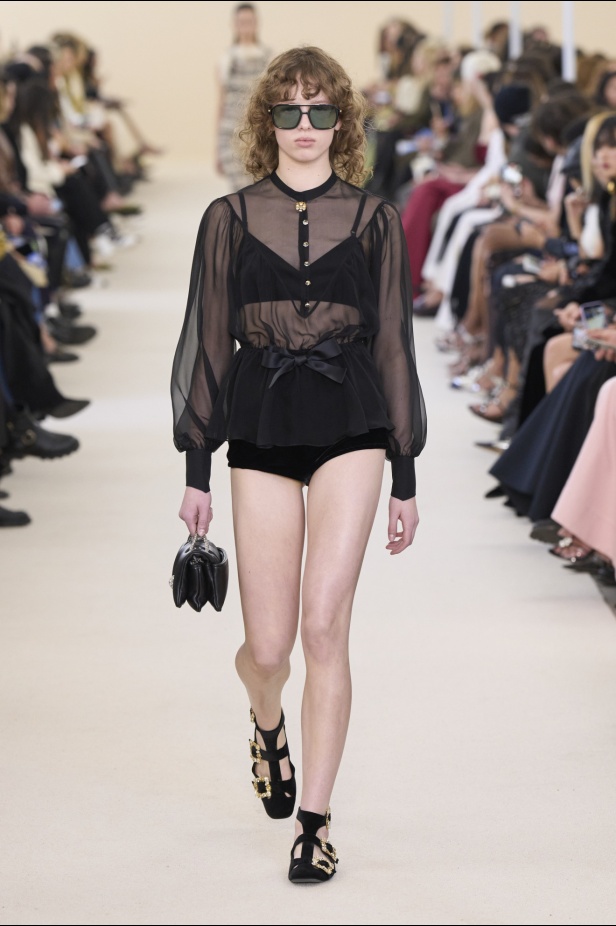 مجموعة Giambattista Valli لخريف وشتاء 2024