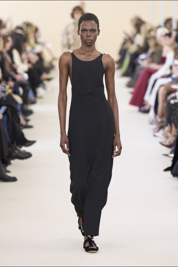 مجموعة Giambattista Valli لخريف وشتاء 2024