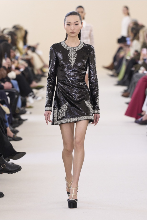 مجموعة Giambattista Valli لخريف وشتاء 2024