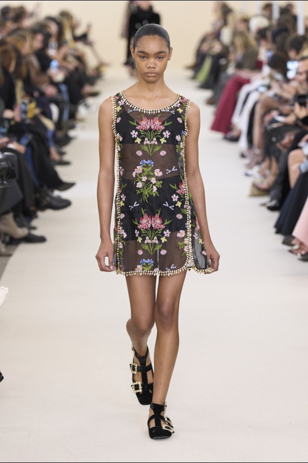 مجموعة Giambattista Valli لخريف وشتاء 2024