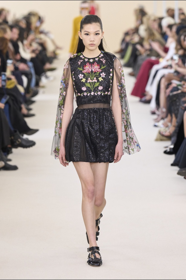 مجموعة Giambattista Valli لخريف وشتاء 2024