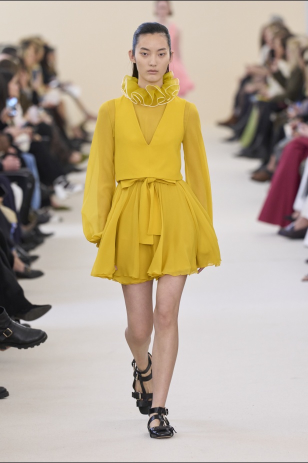 مجموعة Giambattista Valli لخريف وشتاء 2024