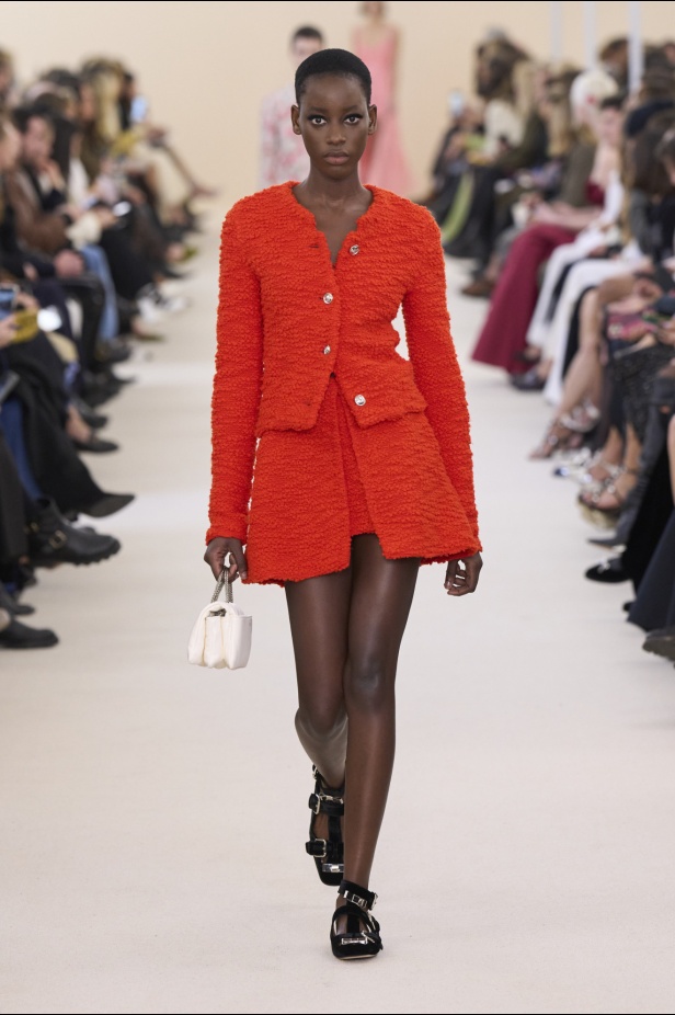 مجموعة Giambattista Valli لخريف وشتاء 2024