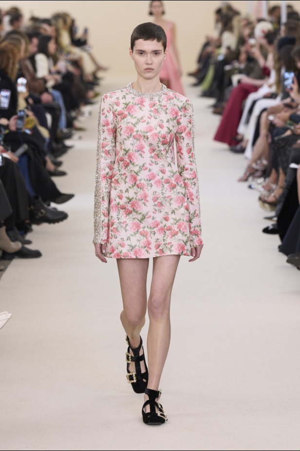 مجموعة Giambattista Valli لخريف وشتاء 2024