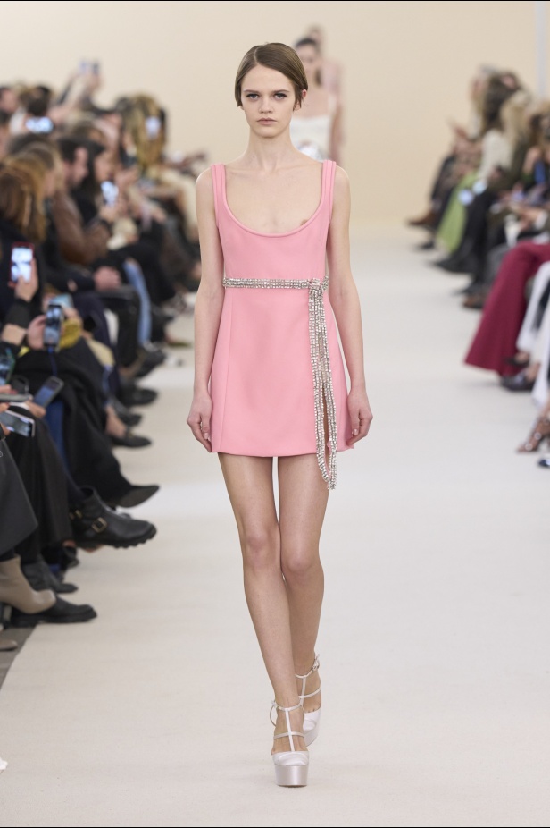 مجموعة Giambattista Valli لخريف وشتاء 2024