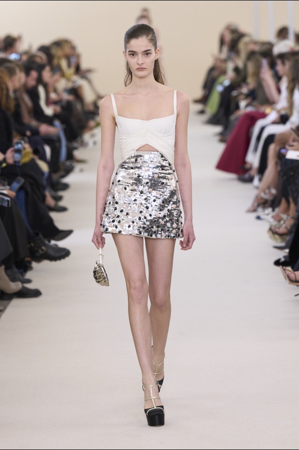 مجموعة Giambattista Valli لخريف وشتاء 2024