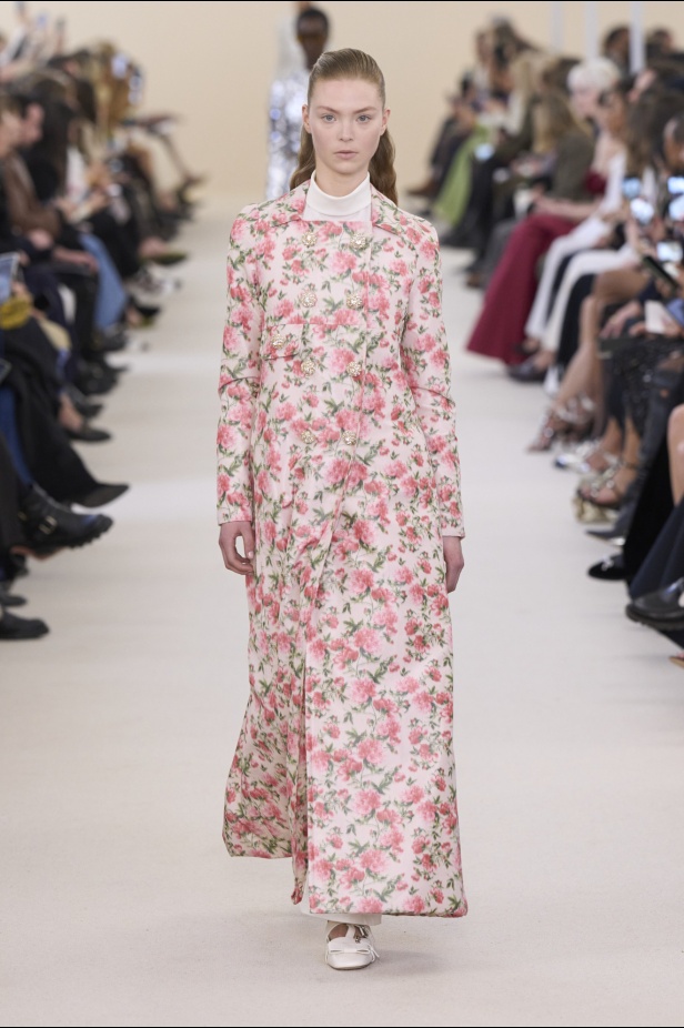 مجموعة Giambattista Valli لخريف وشتاء 2024