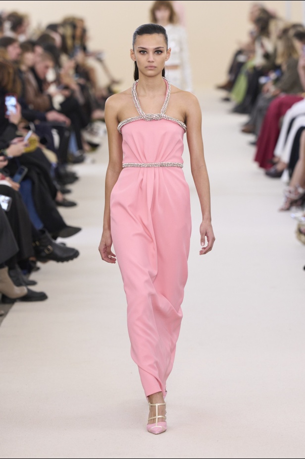 مجموعة Giambattista Valli لخريف وشتاء 2024