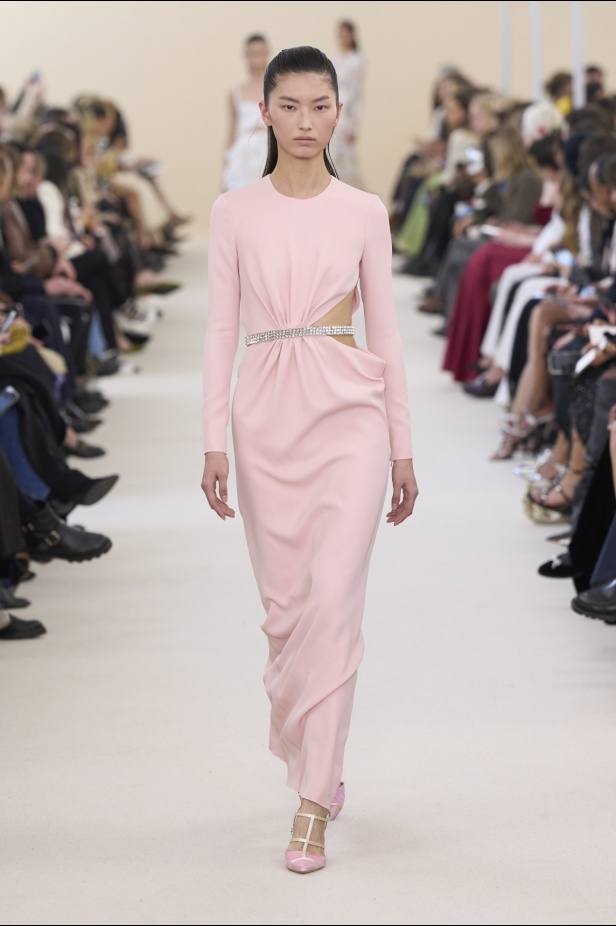 مجموعة Giambattista Valli لخريف وشتاء 2024