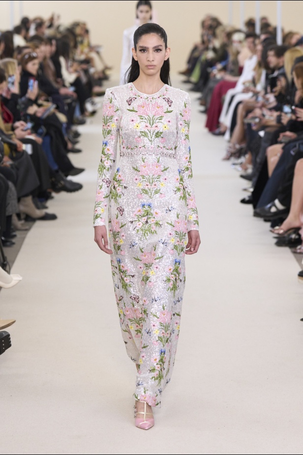 مجموعة Giambattista Valli لخريف وشتاء 2024