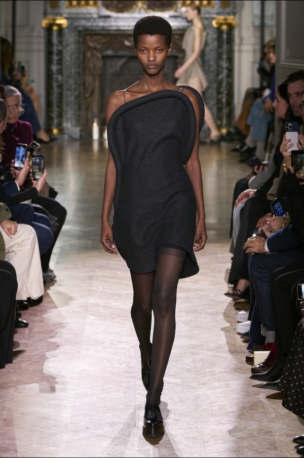 "فيكتوريا بيكهام" خريف و شتاء 2024