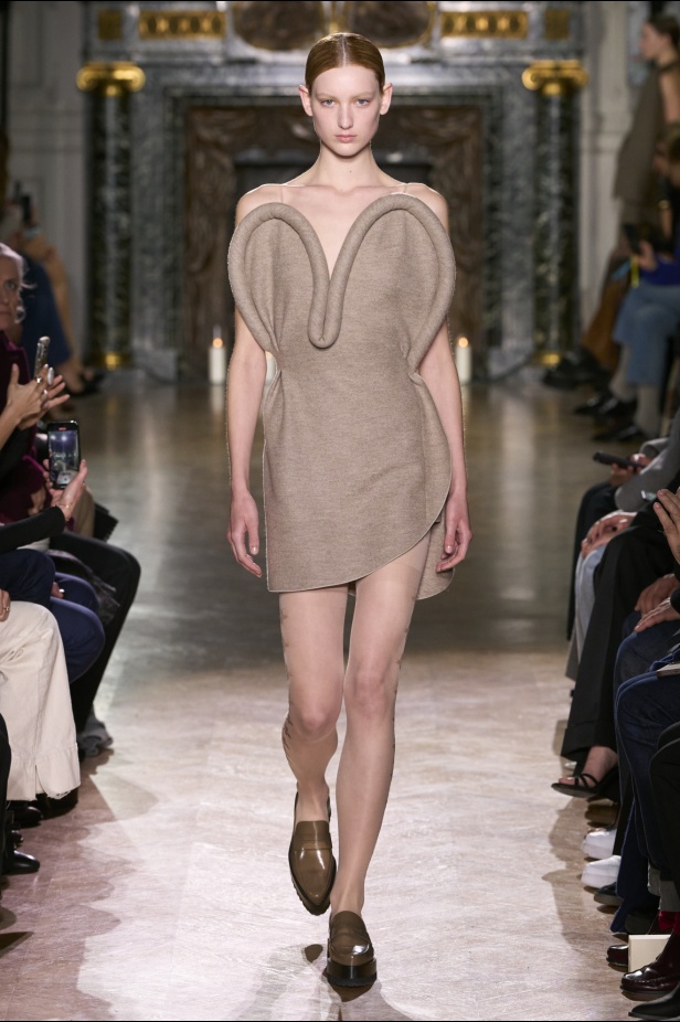 "فيكتوريا بيكهام" خريف و شتاء 2024