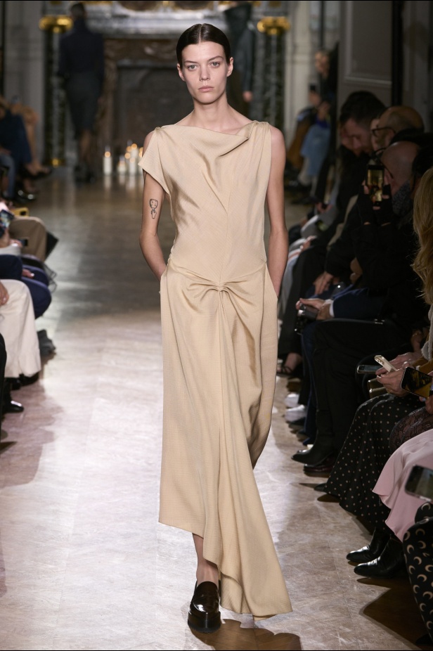 "فيكتوريا بيكهام" خريف و شتاء 2024