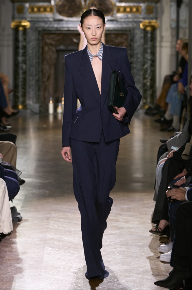 "فيكتوريا بيكهام" خريف و شتاء 2024