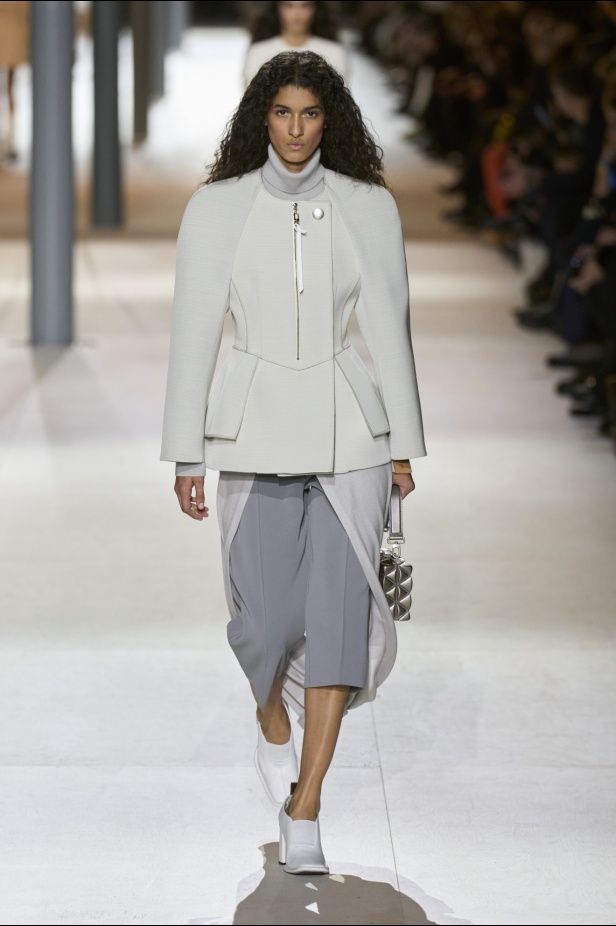 مجموعة Louis Vuitton احتفال بإبداعات Nicolas Ghesquière على مدار 10 سنوات 