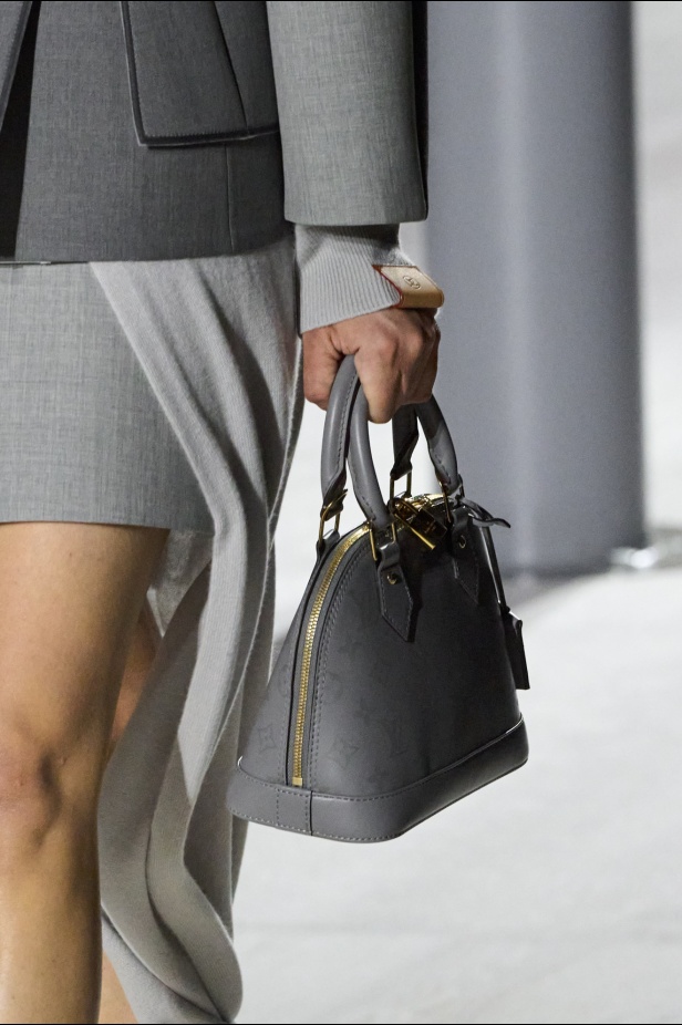 مجموعة Louis Vuitton احتفال بإبداعات Nicolas Ghesquière على مدار 10 سنوات 