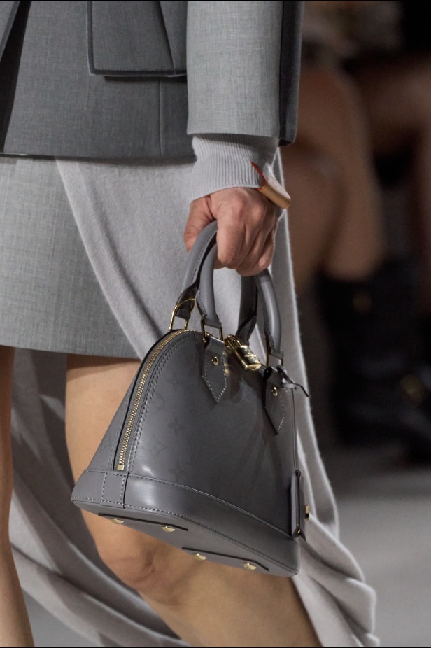 مجموعة Louis Vuitton احتفال بإبداعات Nicolas Ghesquière على مدار 10 سنوات 