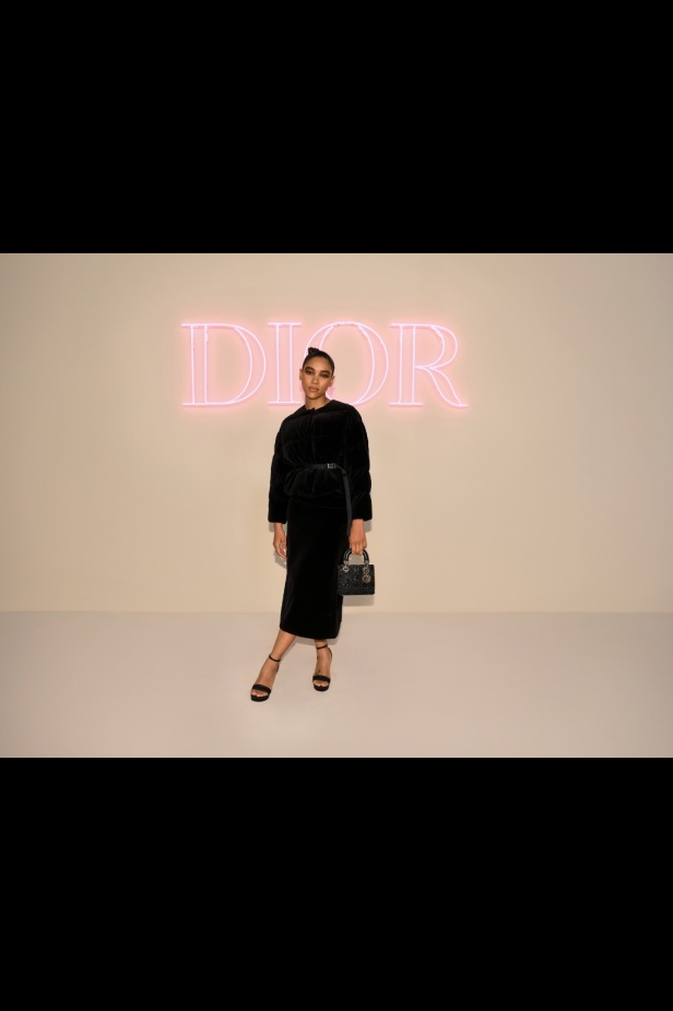 مجموعة ديور Pre-Fall 2024 تجمع بين باريس ونيويورك وتحتفي بلقاء الثقافتين 