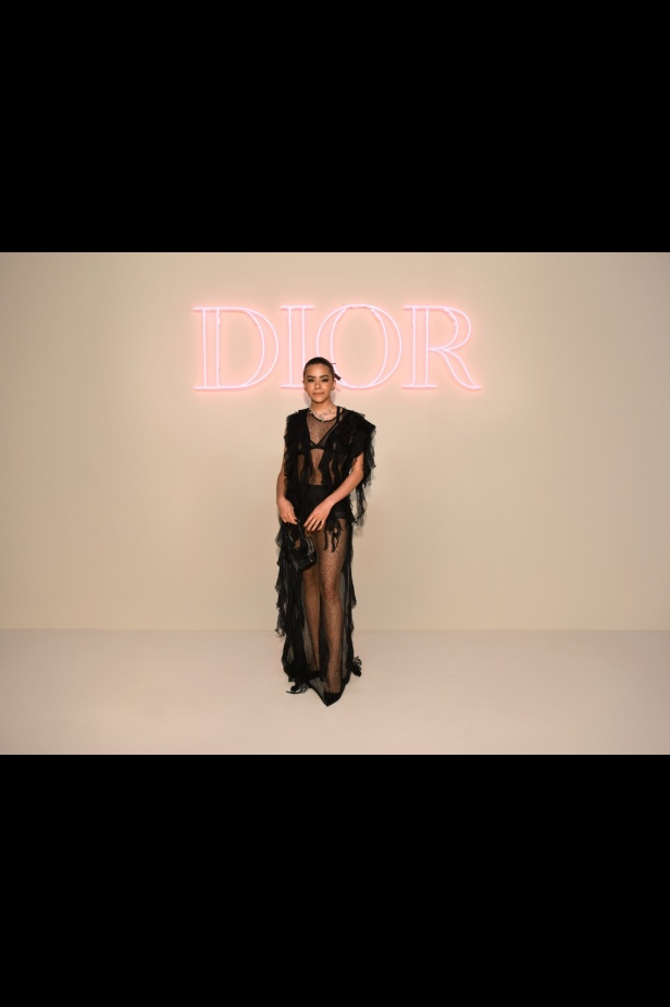 مجموعة ديور Pre-Fall 2024 تجمع بين باريس ونيويورك وتحتفي بلقاء الثقافتين 