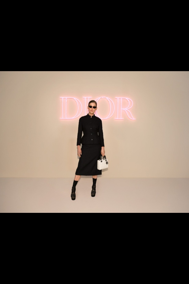 مجموعة ديور Pre-Fall 2024 تجمع بين باريس ونيويورك وتحتفي بلقاء الثقافتين 