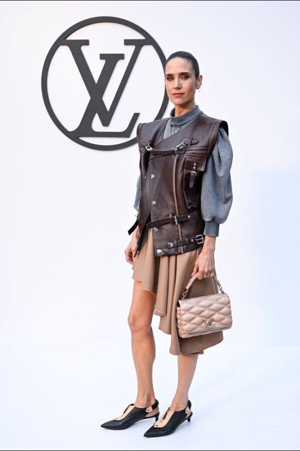 مجموعة Louis Vuitton لـCruise 2025.. تصاميم لافتة مزجت بين الماضي العريق والحداثة