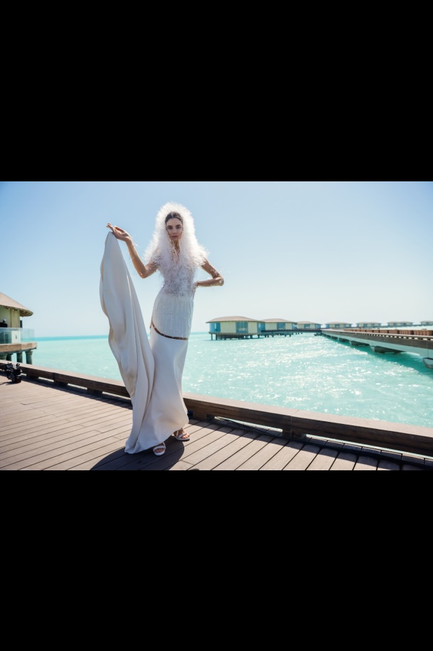 المصممة السعودية تيما عابد تفتتح أسبوع البحر الأحمر للموضة