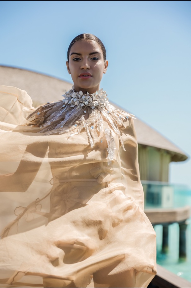 المصممة السعودية تيما عابد تفتتح أسبوع البحر الأحمر للموضة