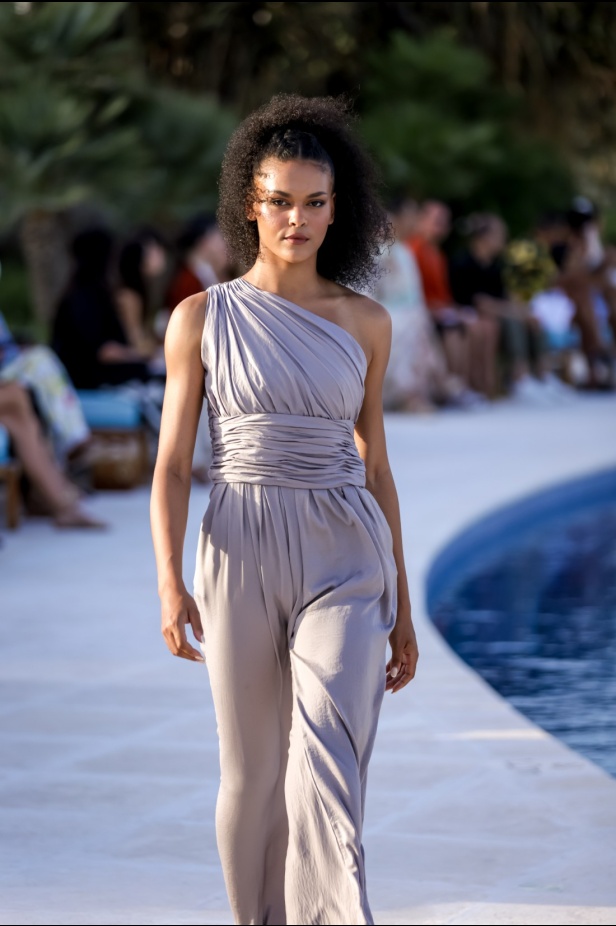 علامة Rebirth تختتم أسبوع البحر الأحمر للموضة بمجموعة مستوحاة من طبيعة المملكة