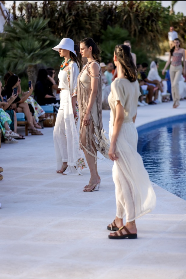 علامة Rebirth تختتم أسبوع البحر الأحمر للموضة بمجموعة مستوحاة من طبيعة المملكة