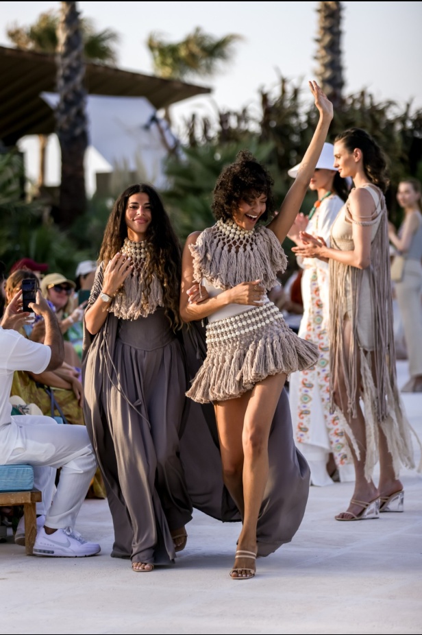 علامة Rebirth تختتم أسبوع البحر الأحمر للموضة بمجموعة مستوحاة من طبيعة المملكة