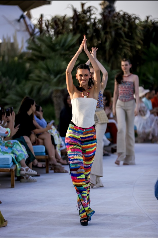 علامة Rebirth تختتم أسبوع البحر الأحمر للموضة بمجموعة مستوحاة من طبيعة المملكة