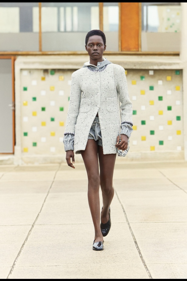 مرسيليا تستضيف عرض CHANEL لمجموعة Cruise 2024-2025: تصاميم عصرية تتناغم مع إرث كوكو شانيل