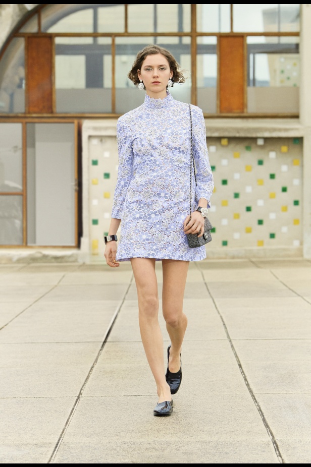 مرسيليا تستضيف عرض CHANEL لمجموعة Cruise 2024-2025: تصاميم عصرية تتناغم مع إرث كوكو شانيل