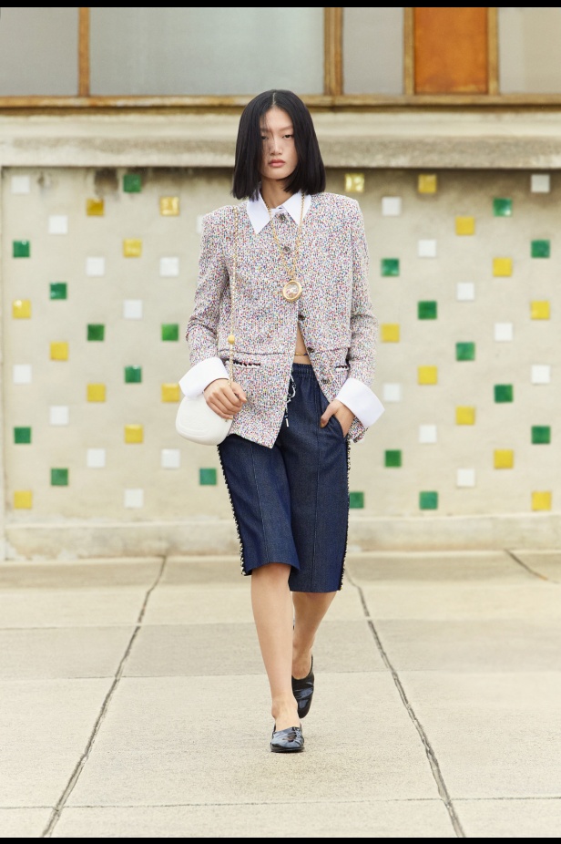 مرسيليا تستضيف عرض CHANEL لمجموعة Cruise 2024-2025: تصاميم عصرية تتناغم مع إرث كوكو شانيل