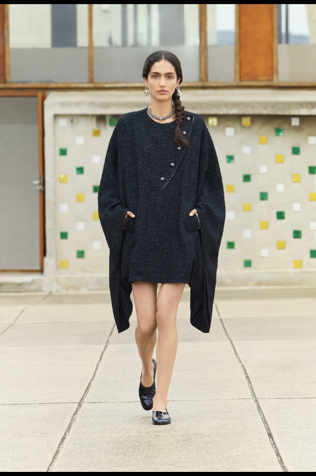 مرسيليا تستضيف عرض CHANEL لمجموعة Cruise 2024-2025: تصاميم عصرية تتناغم مع إرث كوكو شانيل