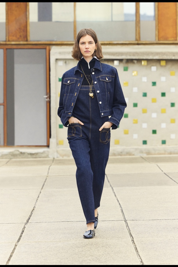 مرسيليا تستضيف عرض CHANEL لمجموعة Cruise 2024-2025: تصاميم عصرية تتناغم مع إرث كوكو شانيل